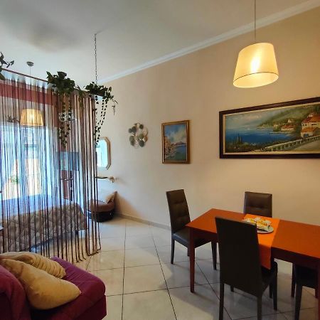 Madda'S Apartament Napoli Esterno foto